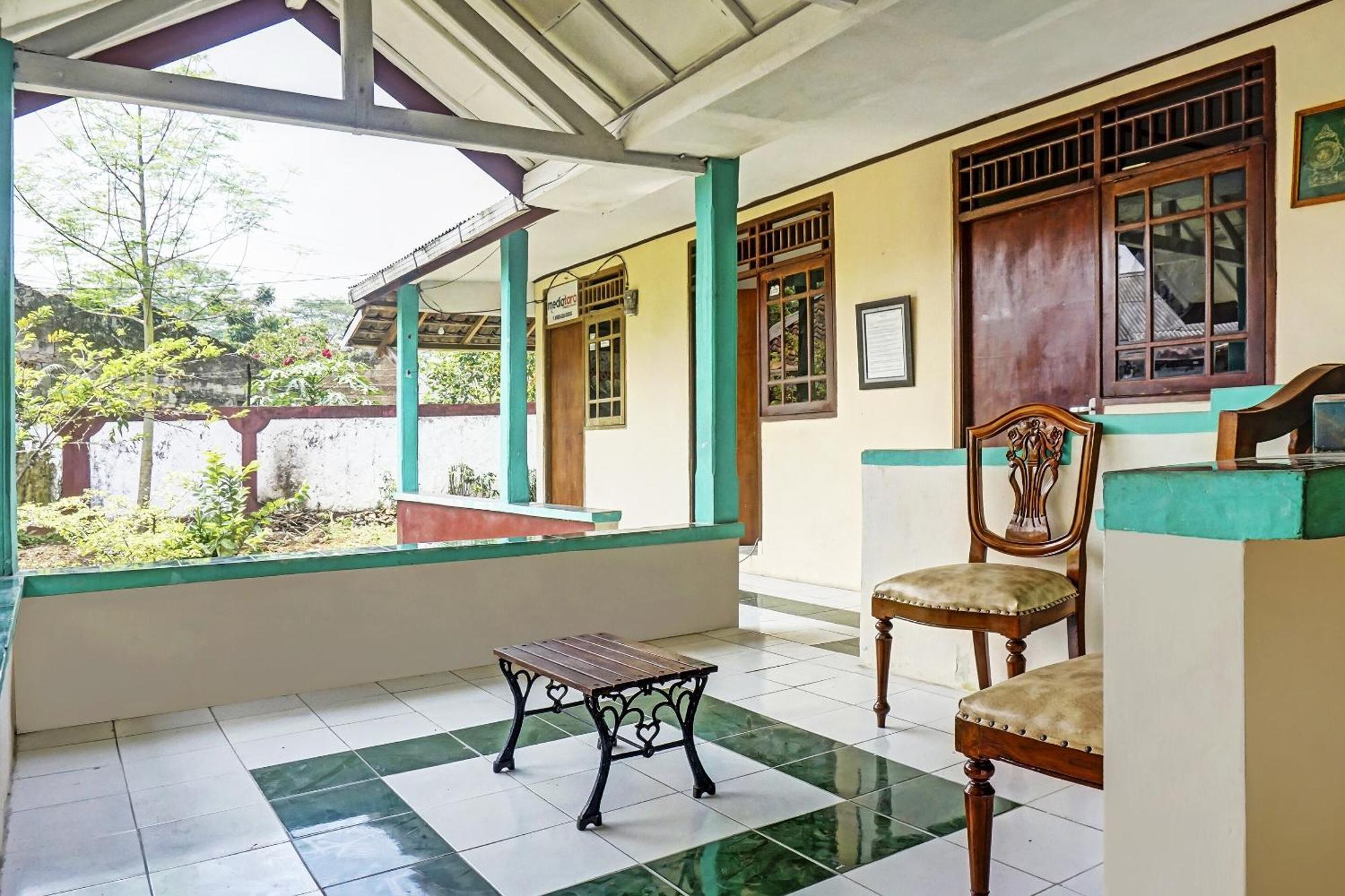Oyo 90928 Wisma Asri Putra Syariah Богор Екстер'єр фото