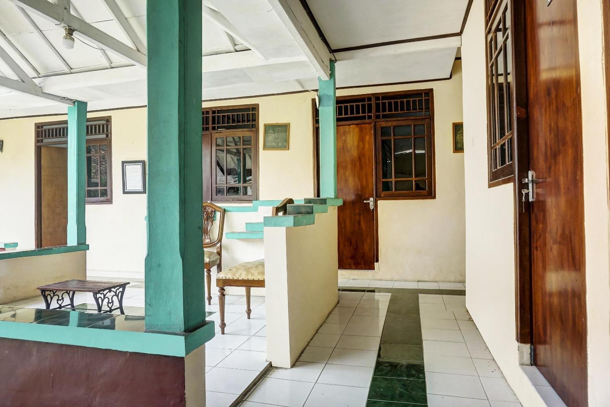 Oyo 90928 Wisma Asri Putra Syariah Богор Екстер'єр фото