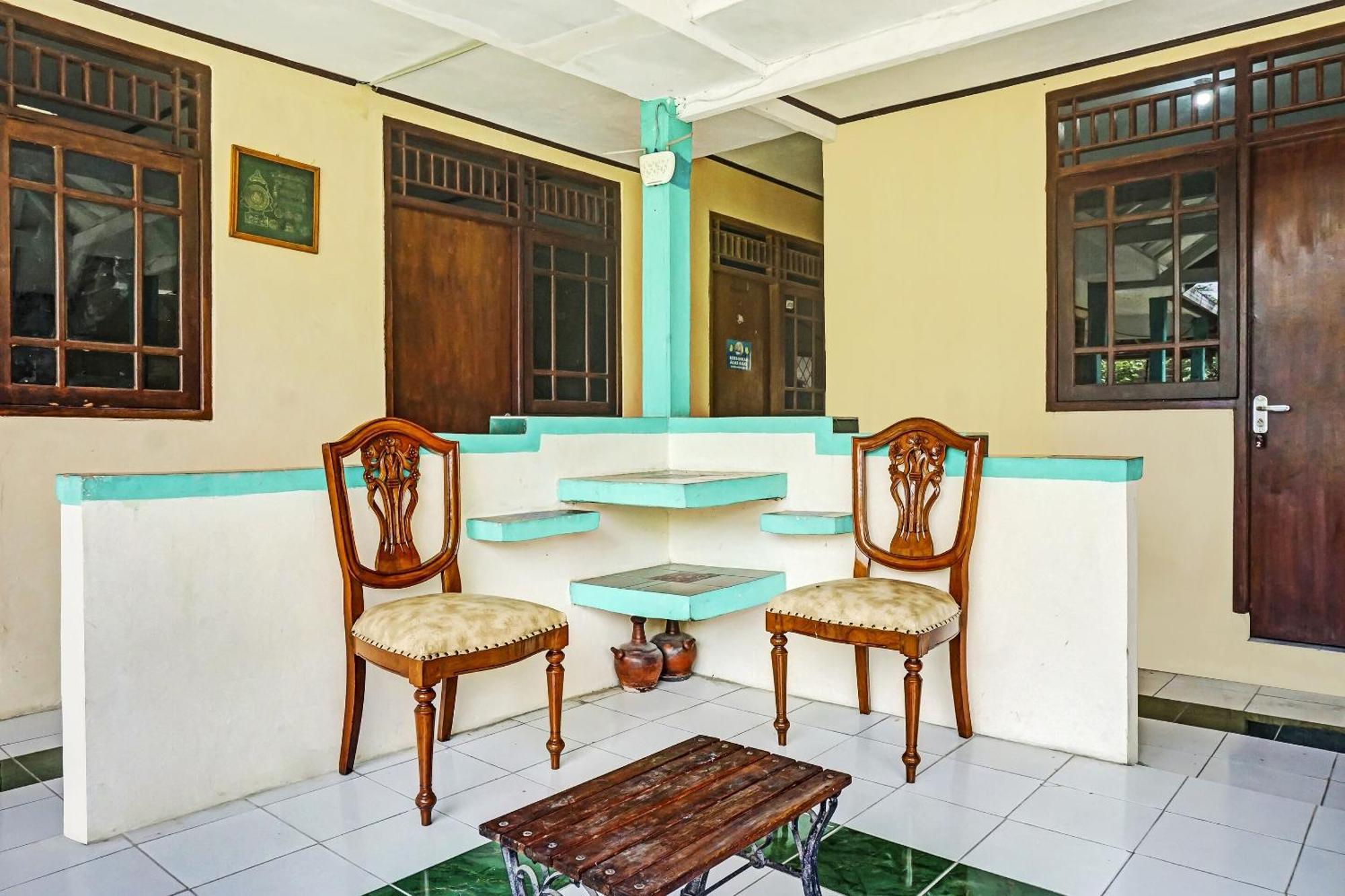 Oyo 90928 Wisma Asri Putra Syariah Богор Екстер'єр фото